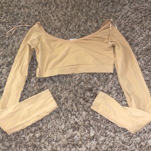 ZURA LONGSLEEVE CROP TOP.